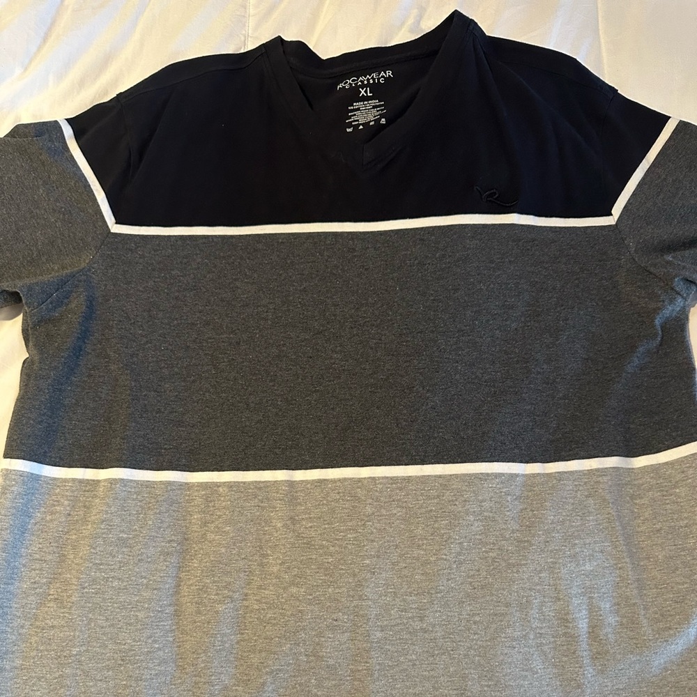 RocaWear mens XL V neck